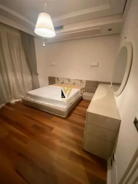 Tirane, jepet me qera apartament 1+1+Ballkon Kati 2, 75 m² 700 € (PAZARI I RI)