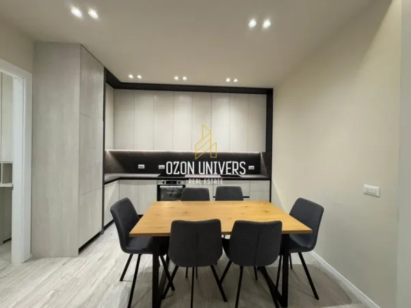 Tirane, jepet me qera apartament 2+1+Ballkon Kati 8, 114 m² 1.500 € (Kompleksi Delijorgji, Rruga e Kavajës)