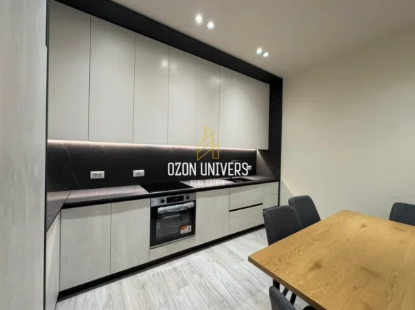 Tirane, jepet me qera apartament 2+1+Ballkon Kati 8, 114 m² 1.500 € (Kompleksi Delijorgji, Rruga e Kavajës)