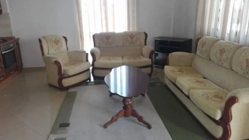 Tirane, jepet me qera shtepi 1+1 Kati 2, 75 m² 320 € (Class Bar tek Depot e Ujit)