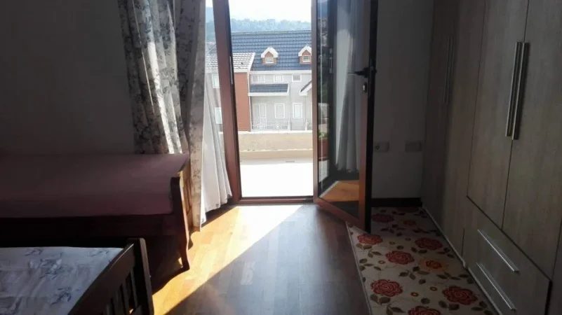 Tirane, jepet me qera shtepi 1+1 Kati 2, 75 m² 320 € (Class Bar tek Depot e Ujit)