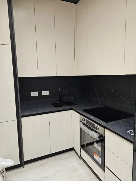 Tirane, jepet me qera apartament 2+1+Ballkon Kati 7, 120 m² 1.600 € (Kompleksi Delijorgji)