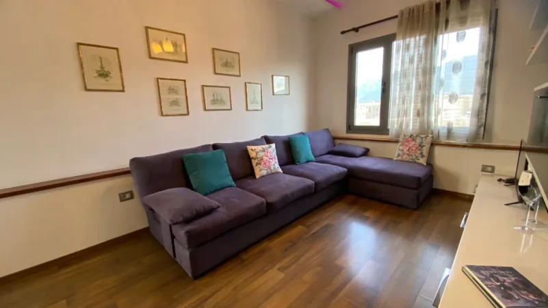 Tirane, jepet me qera apartament 2+1 Kati 8, 96 m² 700 €