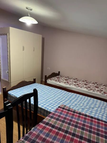 Tirane, jepet me qera garsonier 1+1 Kati 5, 40 m² 260 € (Gjimnazi "Partizani)