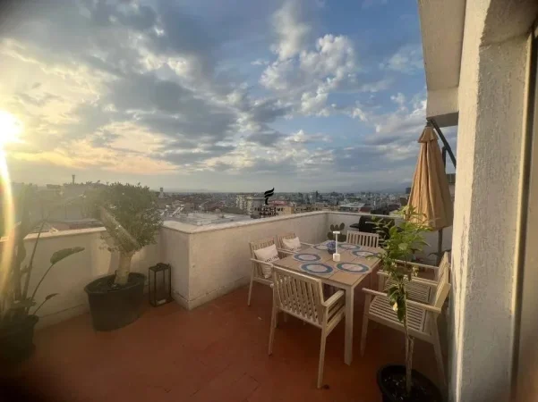 Tirane, jepet me qera apartament+verande | Penthouse 2+1 Kati 7, 180 m² 1.200 € (KODRA E DIELLIT)
