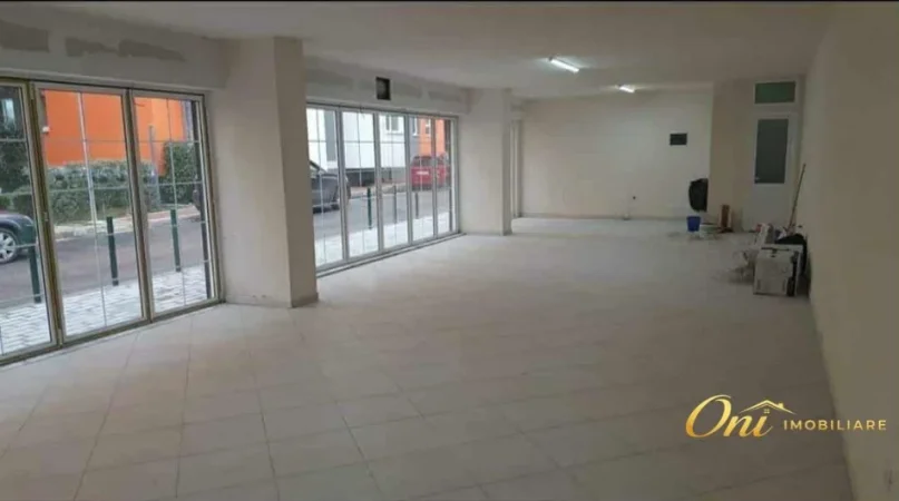 Tirane, jepet me qera dyqan Kati 0, 100 m² 700 € (LIQENI I THATE)