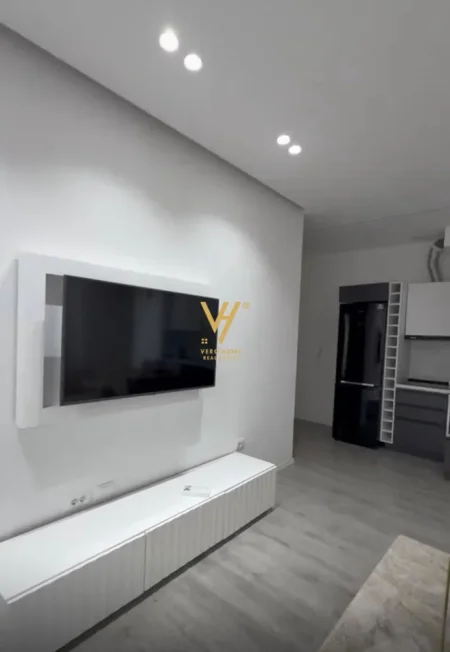 Tirane, jepet me qera apartament 1+1+Ballkon Kati 3, 70 m² 670 € (SIRI KODRA)