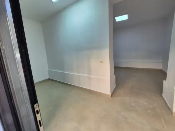 Tirane, jepet me qera ambjent biznesi Kati 0, 37 m² 450 € (Selvia, Rruga e Dibres)
