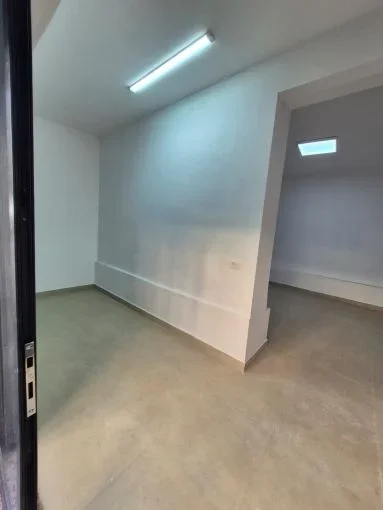 Tirane, jepet me qera dyqan Kati 0, 37 m² 450 € (Selvia, Rruga e Dibres)