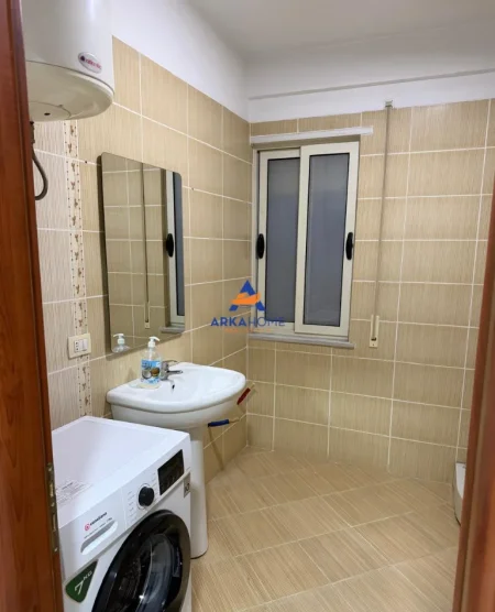 Tirane, jepet me qera apartament 2+1+Ballkon Kati 7, 107 m² 736 € 