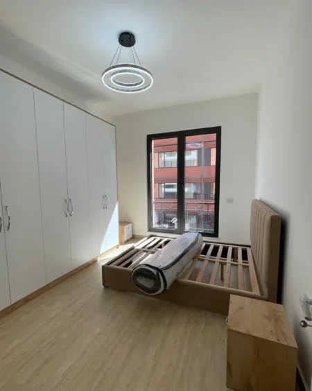 Tirane, jepet me qera apartament 1+1 , 70 m² 900 € 