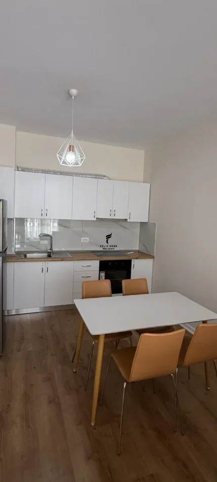 Tirane, jepet me qera apartament 1+1 Kati 4, 70 m² 500 € (5 MAJI)