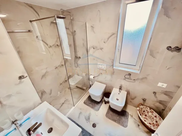 Tirane, jepet me qera 2 apartamente 1+1, AIR BNB, Kati 4, 91 m² 1.500 € (BLLOKU)