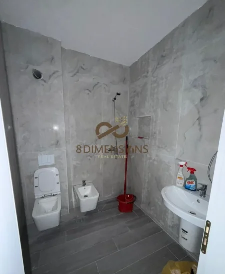 Tirane, jepet me qera zyre Kati 5, 60 m² 550 € (zogu i zi)