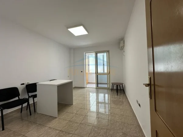 Tirane, jepet me qera ambjent biznesi Kati 5, 132 m² 1.600 € (rruga brigada)