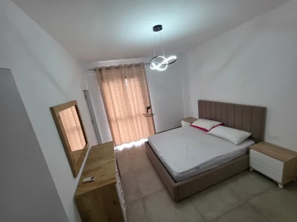 Tirane, jepet me qera apartament 2+1 Kati 9, 120 m² 600 € (RRUGA E DIBRES)