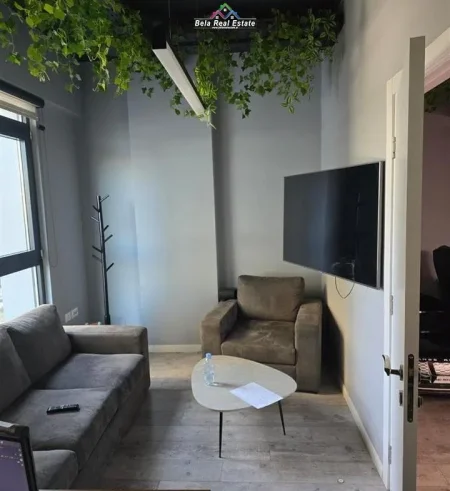 Tirane, jepet me qera zyre Kati 2, 108 m² 2.000 € (Kompleksi Square 21)