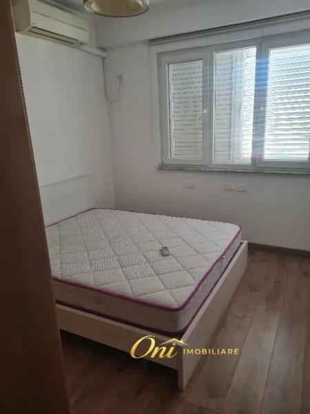 Tirane, jepet me qera apartament 2+1 Kati 7, 90 m² 600 € (SKENDER SHTYLLA)