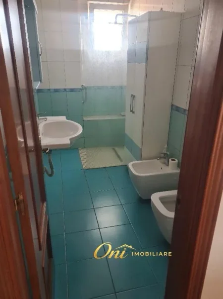 Tirane, jepet me qera apartament 2+1 Kati 7, 90 m² 600 € (SKENDER SHTYLLA)