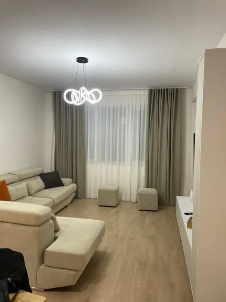 Tirane, jepet me qera apartament 2+1+Ballkon Kati 4, 104 m² 600 € (Univers City)