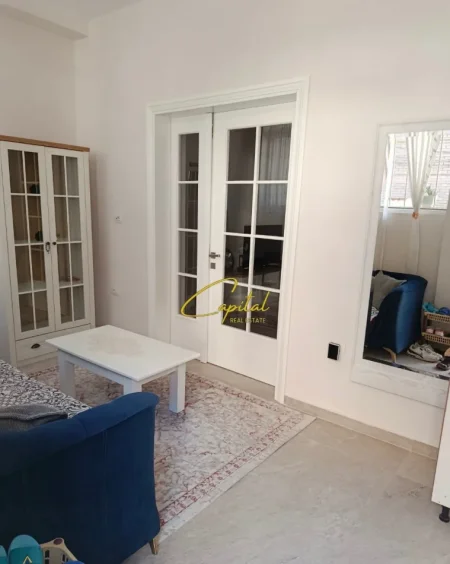 Tirane, jepet me qera apartament 2+1 Kati 1, 75 m² 600 € (VASIL SHANTO)