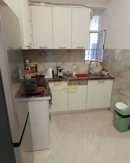 Tirane, jepet me qera apartament 2+1 Kati 1, 75 m² 600 € (VASIL SHANTO)