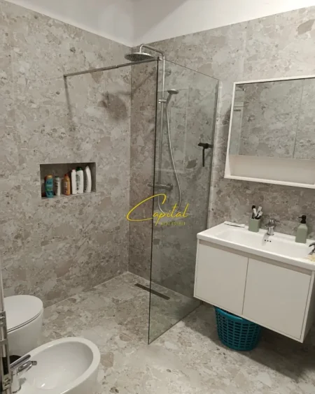 Tirane, jepet me qera apartament 2+1 Kati 1, 75 m² 600 € (VASIL SHANTO)
