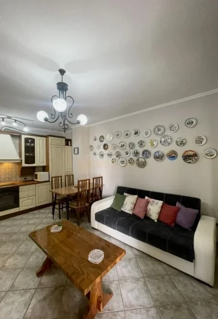 Tirane, jepet me qera apartament 2+1 Kati 4, 78 m² 700 € 
