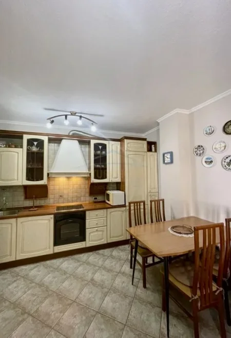 Tirane, jepet me qera apartament 2+1 Kati 4, 78 m² 700 € 