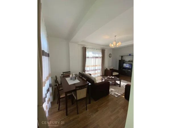 Tirane, shitet apartament 2+1 Kati 2, 134 m² 259.000 € (liqeni i thate)