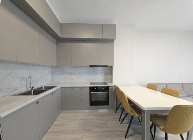 Tirane, jepet me qera apartament 1+1+Ballkon , 70 m² 730 € (Komuna e Parisit)