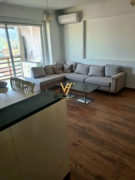Tirane, jepet me qera apartament 2+1+Ballkon Kati 7, 100 m² 620 € (RRUGA E KAVAJES)