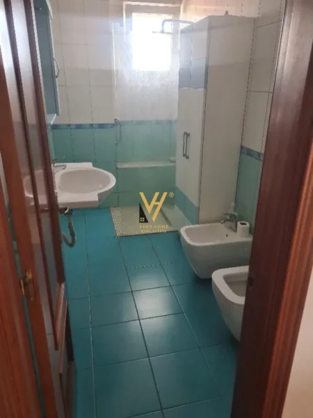 Tirane, jepet me qera apartament 2+1+Ballkon Kati 7, 100 m² 620 € (RRUGA E KAVAJES)