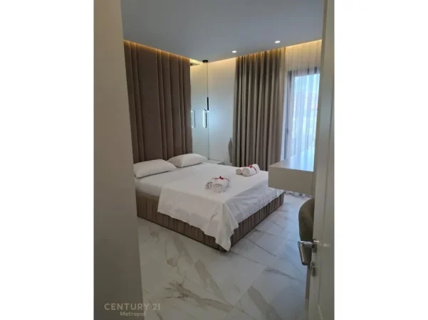 Tirane Astir,Jepet me qira apartament modern 3+1+2 i mobiluar