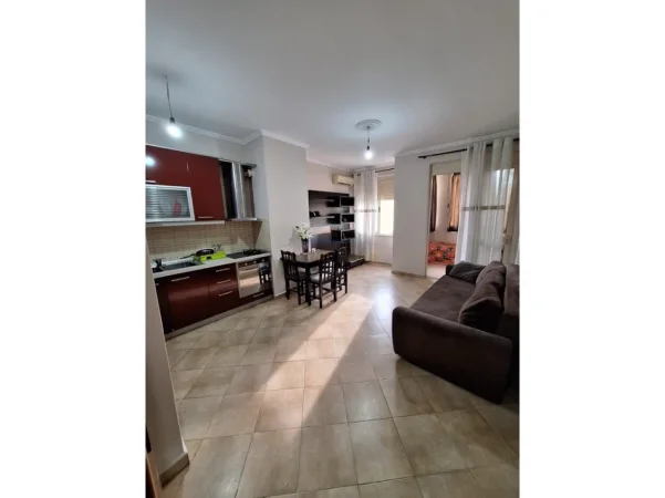 Tirane, jepet me qera apartament 2+1+Aneks+Ballkon Kati 4, 64 m² 550 € (SELITE, PERBALLE KRISTAL CENTER, PRANE BIG MARKET)