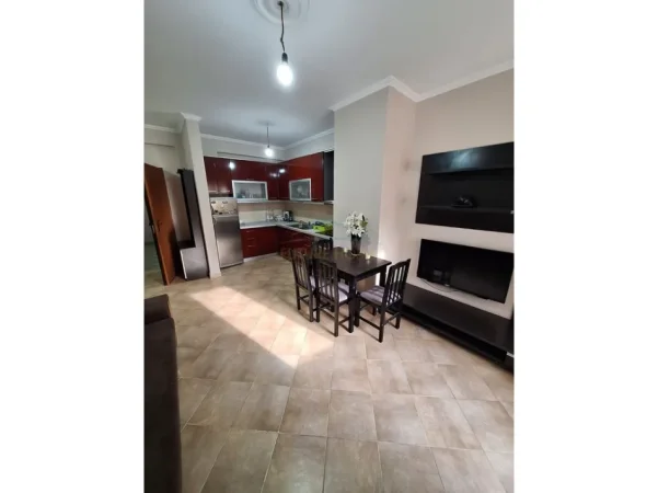 Tirane, jepet me qera apartament 2+1+Aneks+Ballkon Kati 4, 64 m² 550 € (SELITE, PERBALLE KRISTAL CENTER, PRANE BIG MARKET)