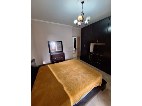 Tirane, jepet me qera apartament 2+1+Aneks+Ballkon Kati 4, 64 m² 550 € (SELITE, PERBALLE KRISTAL CENTER, PRANE BIG MARKET)