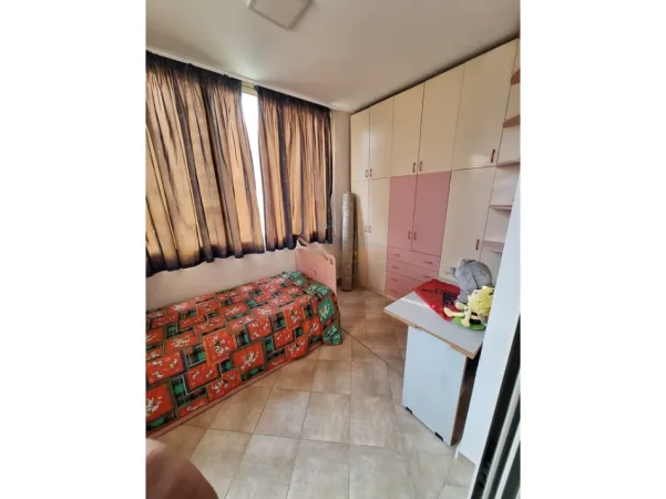 Tirane, jepet me qera apartament 2+1+Aneks+Ballkon Kati 4, 64 m² 550 € (SELITE, PERBALLE KRISTAL CENTER, PRANE BIG MARKET)