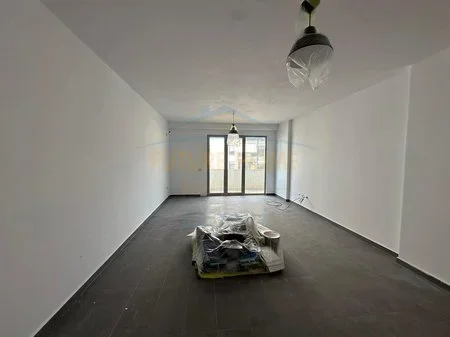 Tirane, shitet apartament 2+1 Kati 1, 105 m² 170.000 € (KINOSTUDIO)