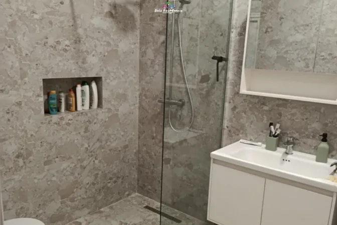 Tirane, jepet me qera apartament 2+1 Kati 1, 75 m² 620 € (vasil shanto)