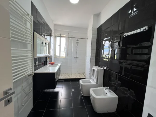 Tirane, shitet apartament 2+1+Ballkon Kati 4, 96 m² 262.000 € 