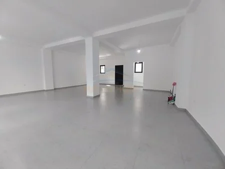 Tirane, shitet ambjent biznesi Kati 0, 108 m² 315.000 € (RRUGA E KAVAJES,21 DHJETORI)