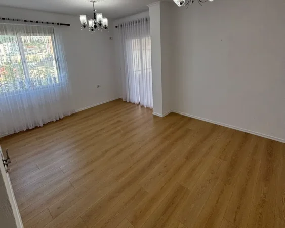 Tirane, shitet apartament 2+1+Aneks+Ballkon Kati 2, 89 m² 135.000 € (fresku)
