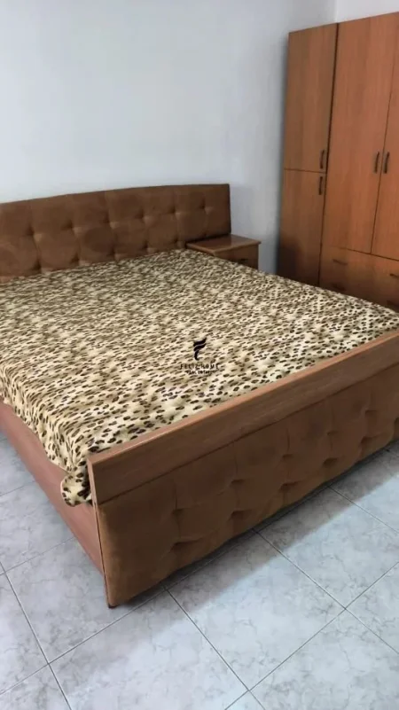 Tirane, jepet me qera apartament 1+1 Kati 1, 45 m² 400 € (PALLATI ME SHIGJETA)