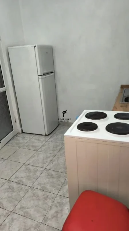 Tirane, jepet me qera apartament 1+1 Kati 1, 45 m² 400 € (PALLATI ME SHIGJETA)