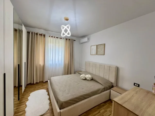 Tirane, jepet me qera apartament 1+1+Ballkon Kati 3, 54 m² 400 € (Allias)