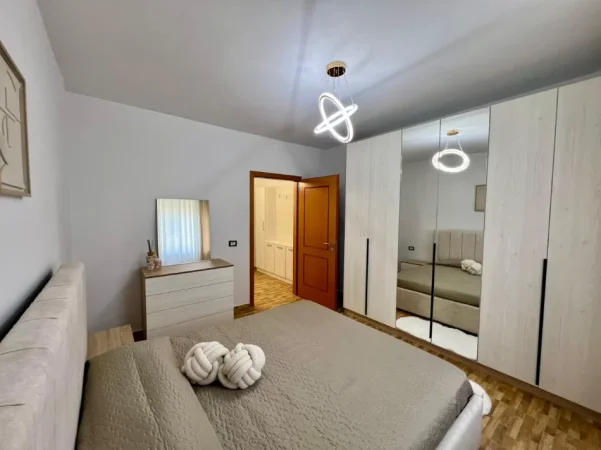 Tirane, jepet me qera apartament 1+1+Ballkon Kati 3, 54 m² 400 € (Allias)
