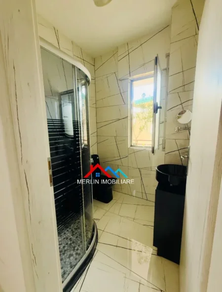 Tirane, jepet me qera apartament 2+1+Ballkon Kati 4, 137 m² 1.200 € (RRUGA HAMDI SINA,LIQENI I THATE)