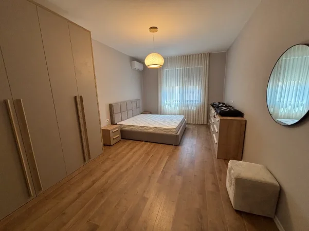 Tirane, jepet me qera apartament 2+1+Ballkon Kati 6, 123 m² 1.500 € 
