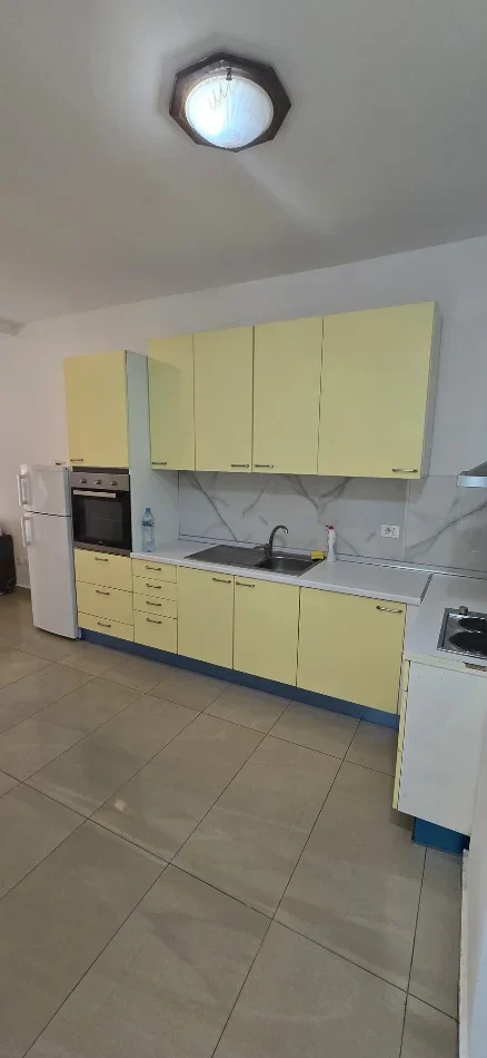 Tirane, shitet apartament 1+1+Ballkon Kati 3, 117.900 € (Rezidenca Kodra e Diellit)
